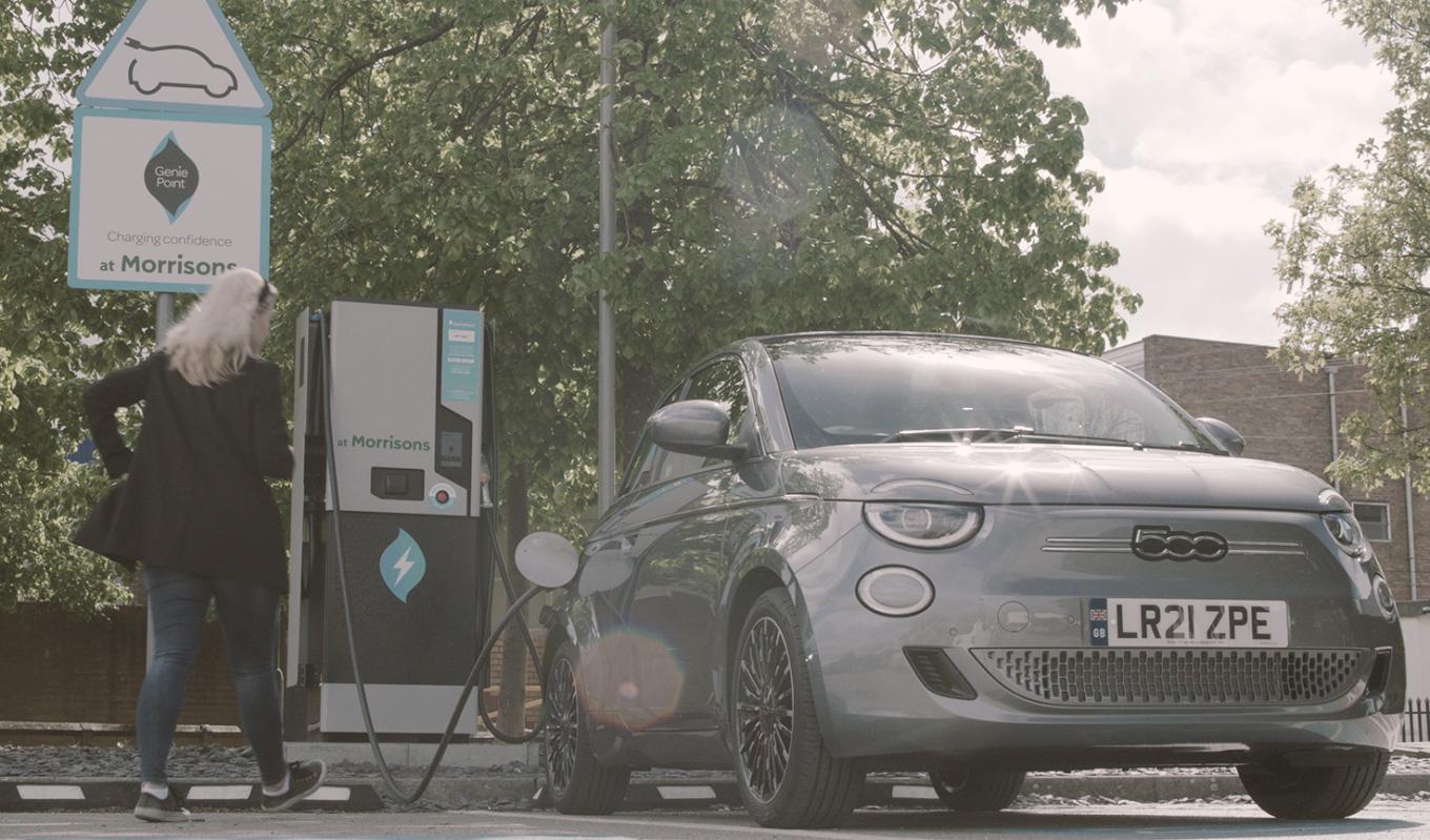 Grey Fiat 500 EV being charged on the genie point network