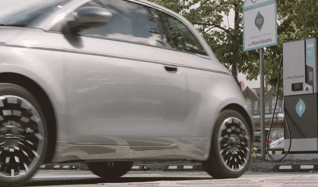 Grey Fiat 500 EV being charged on the genie point network