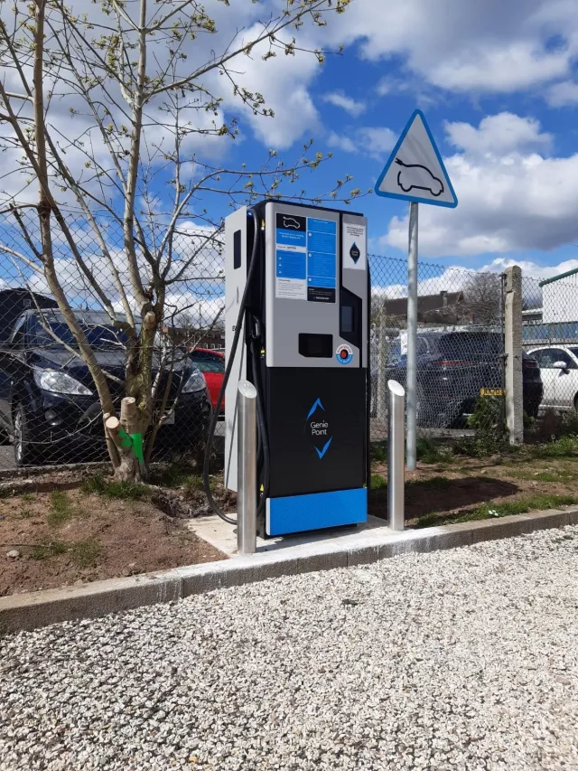 Genie point EV charger at Waverley