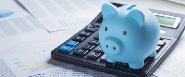 Image of calculator and piggy bank